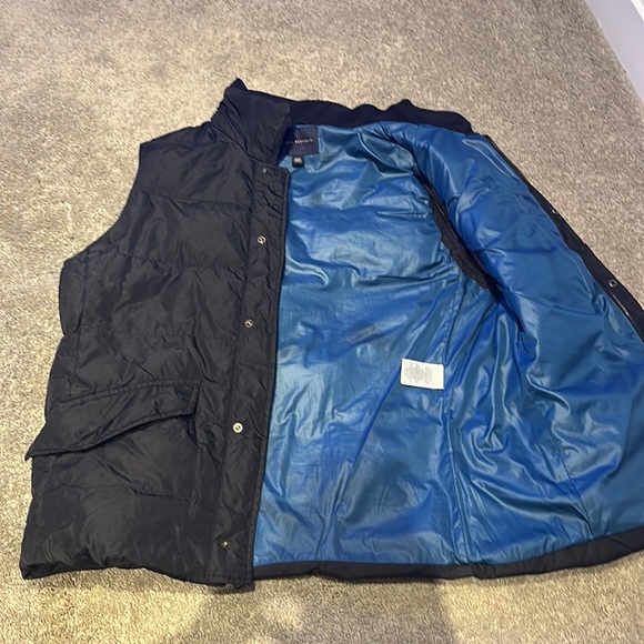 Banana Republic Black Puffer Vest - Picture 2 of 5